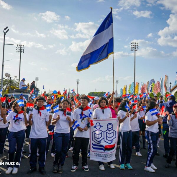 Foto de Caminata 45 aniversario de la Gran Cruzada Nacional de Alfabetización