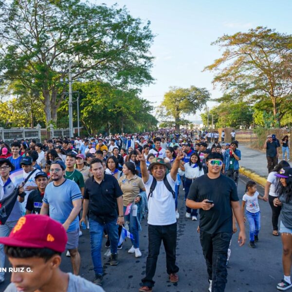 Foto de Caminata 45 aniversario de la Gran Cruzada Nacional de Alfabetización