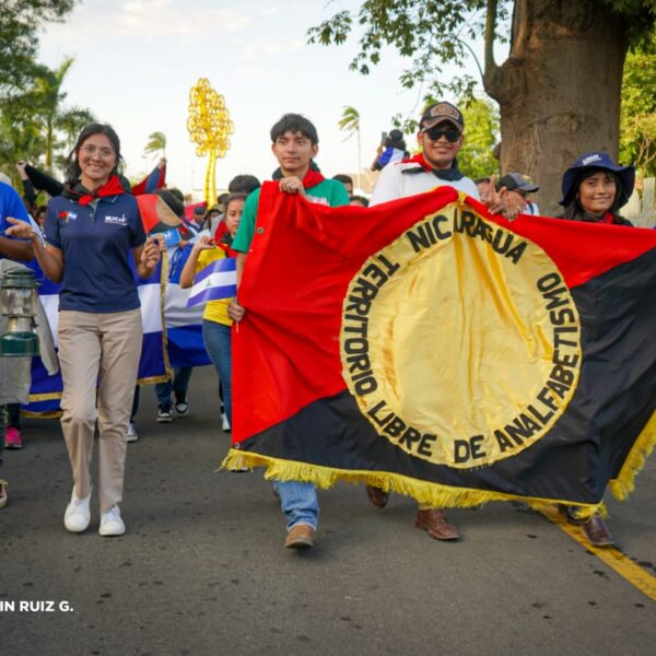 Foto de Caminata 45 aniversario de la Gran Cruzada Nacional de Alfabetización
