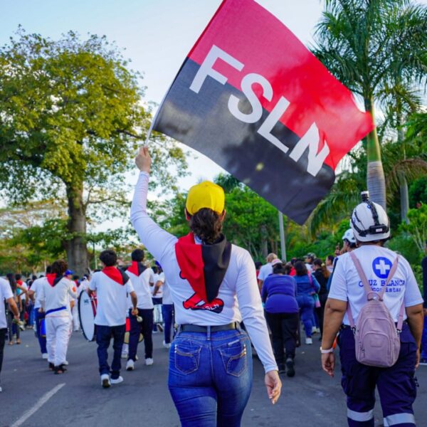Foto de Caminata 45 aniversario de la Gran Cruzada Nacional de Alfabetización