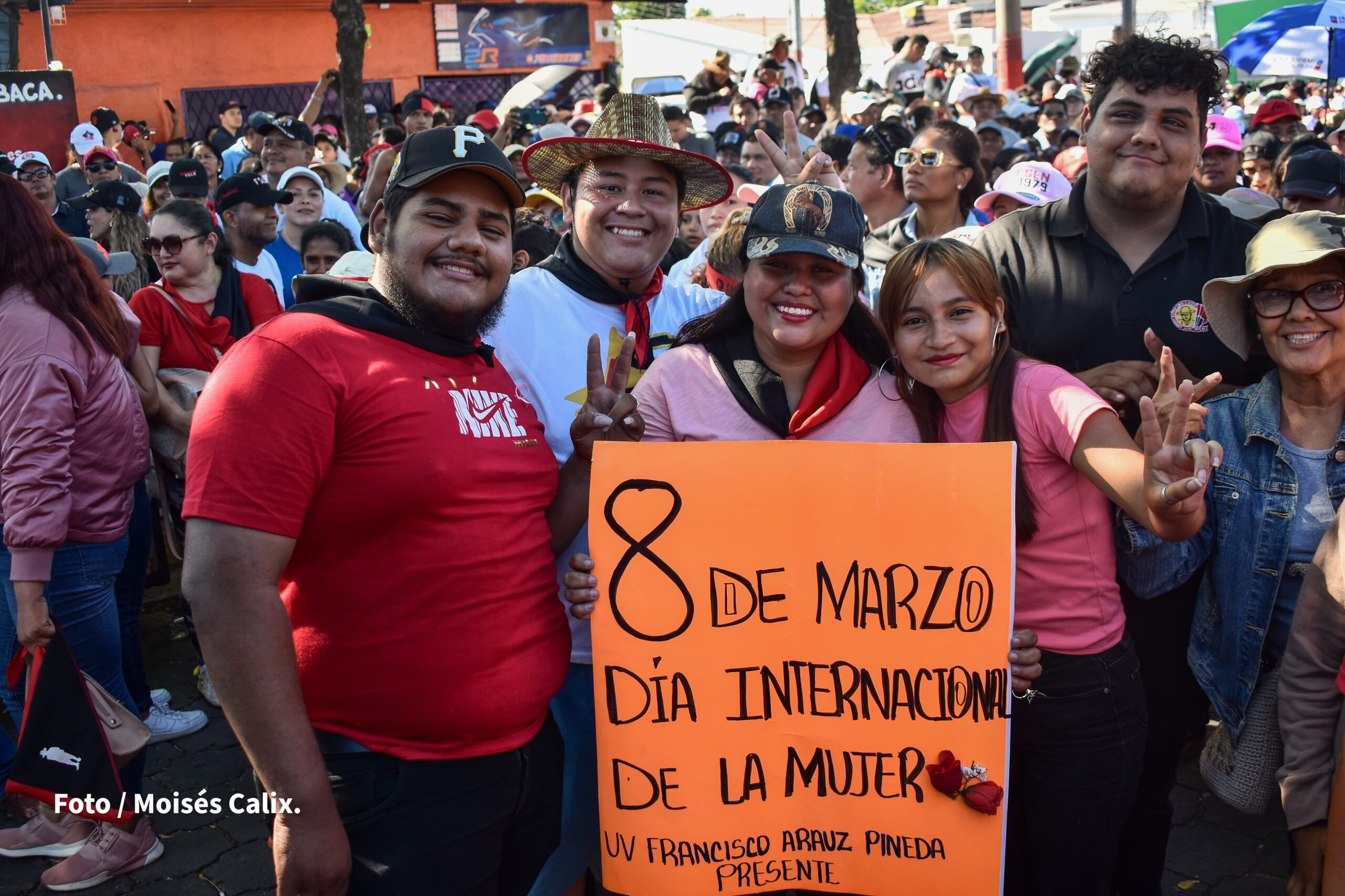 Nicaragüenses caminan en honor a la mujer valiente y sus logros