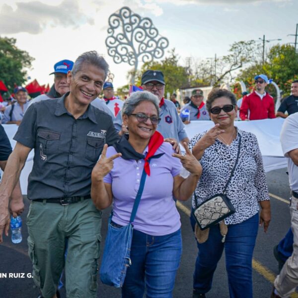 Foto de Caminata 45 aniversario de la Gran Cruzada Nacional de Alfabetización