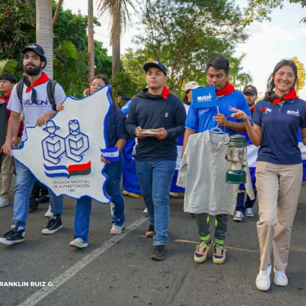 Foto de Caminata 45 aniversario de la Gran Cruzada Nacional de Alfabetización