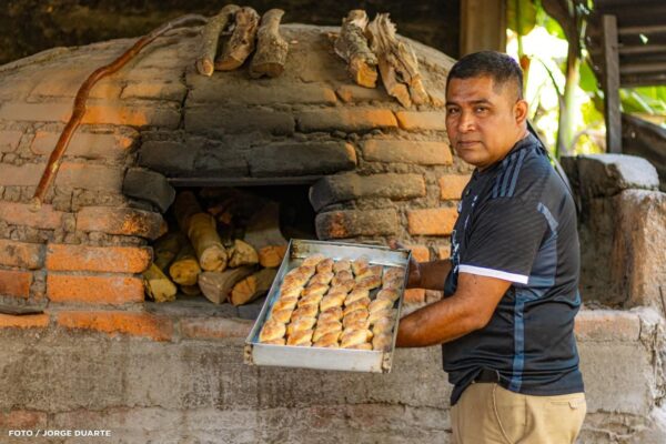 Jimmy, el guardián del pan tradicional de San Juan de Oriente