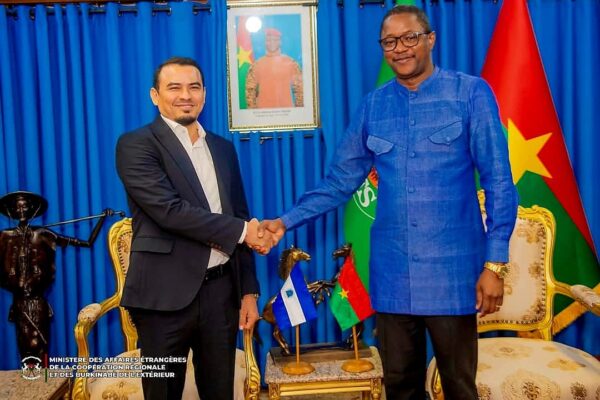 Canciller de Burkina Faso recibe al embajador de Nicaragua Compañero Luis Andino Paiz