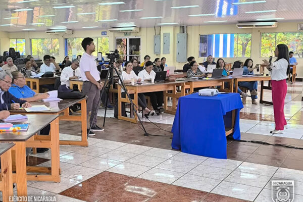 Universidad de Defensa “4 de Mayo” participó en taller de actualización curricular