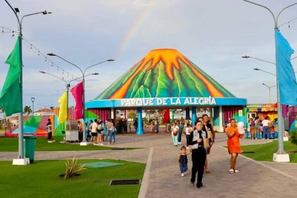Puertos turísticos se llenan de amor y alegría para celebrar a las madres nicaragüenses