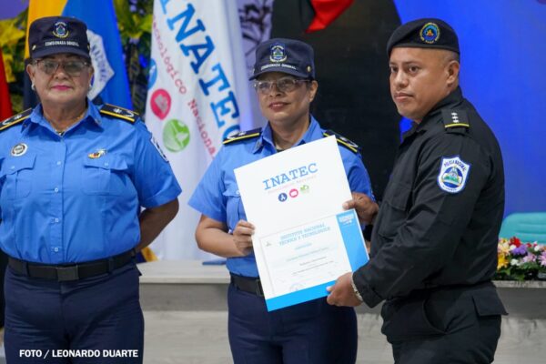 Más tecnología, mejor seguridad: 750 policías culminan programa del INATEC
