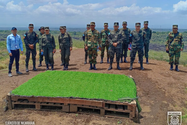 Ejército de Nicaragua participa en práctica ambiental en Volcán Masaya