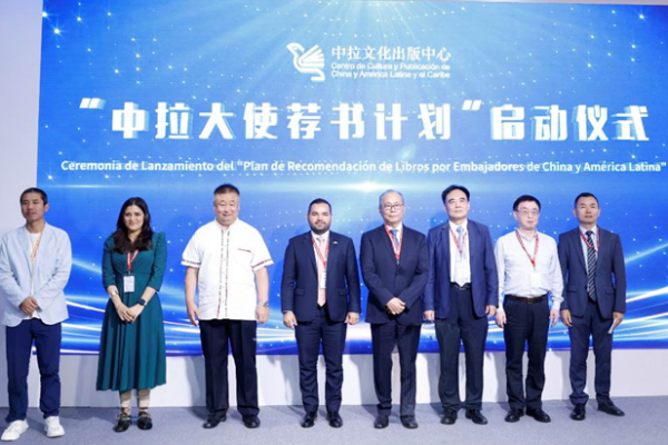 Inician traducción al chino mandarín del libro “Azul…” de Rubén Darío