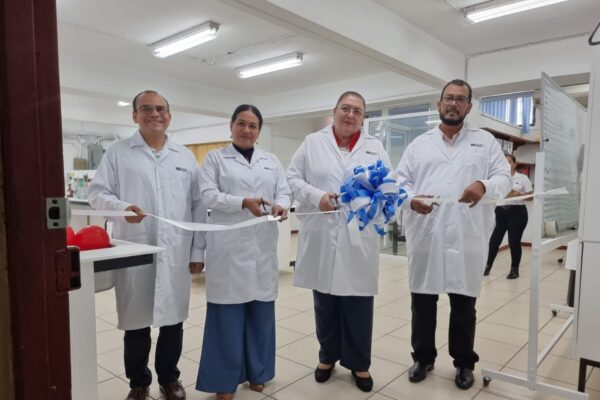 Estudiantes de Química estrenan moderno laboratorio en la UNI