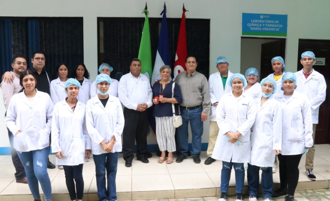 Universidad Ricardo Morales Avilés estrena laboratorio de Química y Farmacia