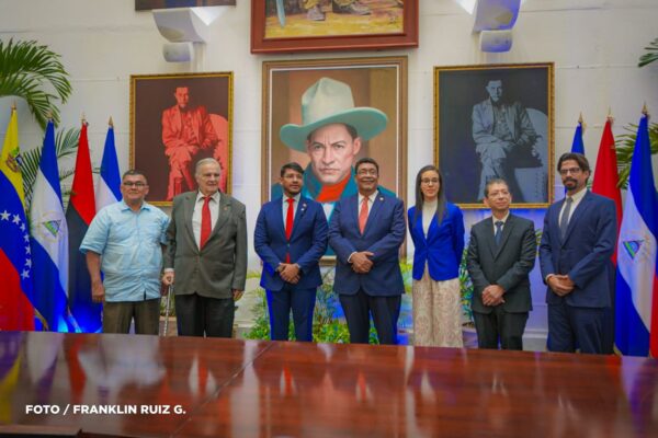 Nicaragua recibe con orgullo al Secretario Ejecutivo del ALBA-TCP