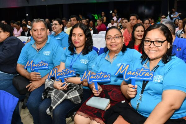 Nicaragua celebra a sus educadores como constructores de la Patria