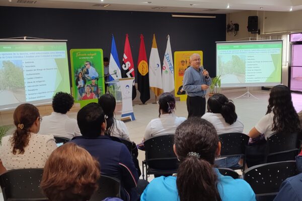 MINED, INATEC y CNR abordan el impacto de la crisis climática en conferencia nacional