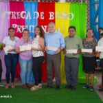 MINED entrega bono presidencial a docentes en conmemoración del Día del Maestro