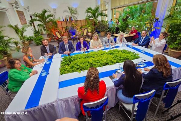 MINJUVE, MIFAMILIA y MINIM sostienen encuentro con delegación oficial de la Federación de Rusia