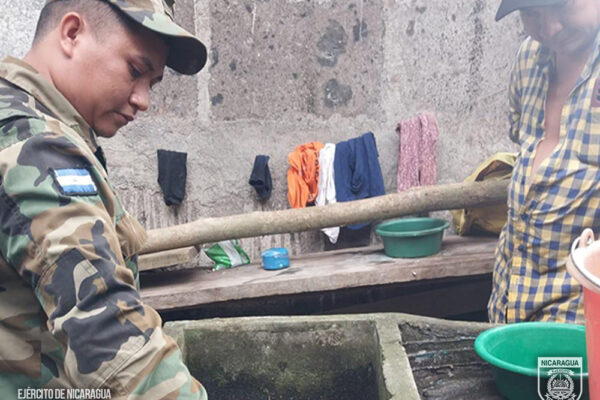 Destacamento militar sur apoya jornada de abatización en El Almendro