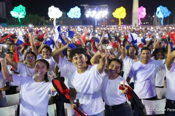 Comprometidos con el futuro: jóvenes en defensa de la Revolución y la Paz