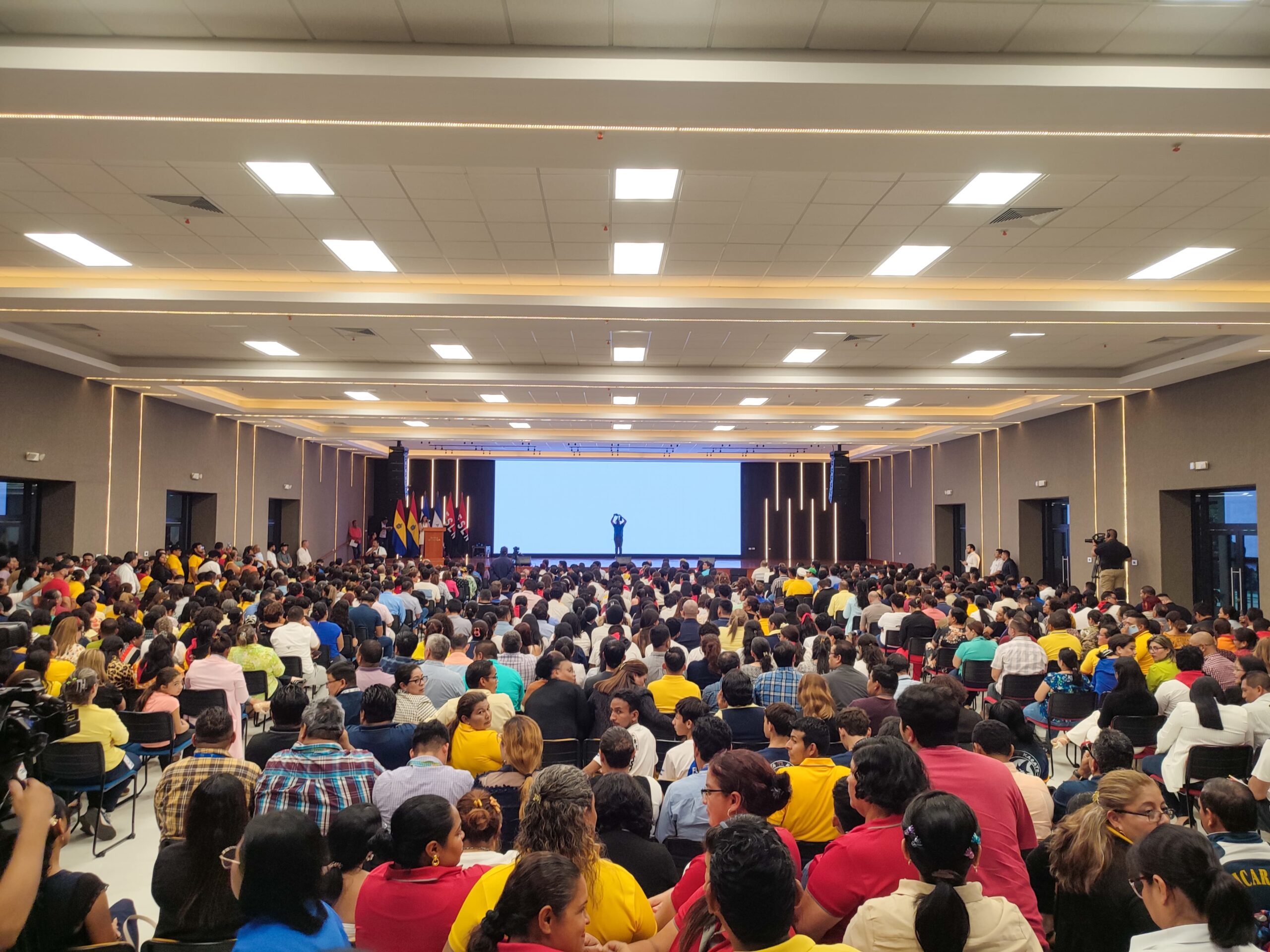 UNAN-Managua inaugura auditorio en homenaje al Comandante Julio Buitrago y al compromiso con la educación