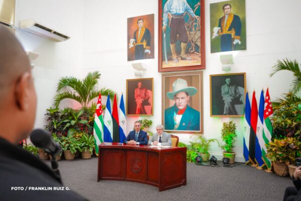 Encuentro entre medios del poder ciudadano con delegación de Abjasia