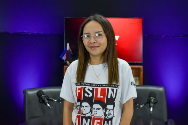 La voz estudiantil que honra la memoria y camina con la Revolución