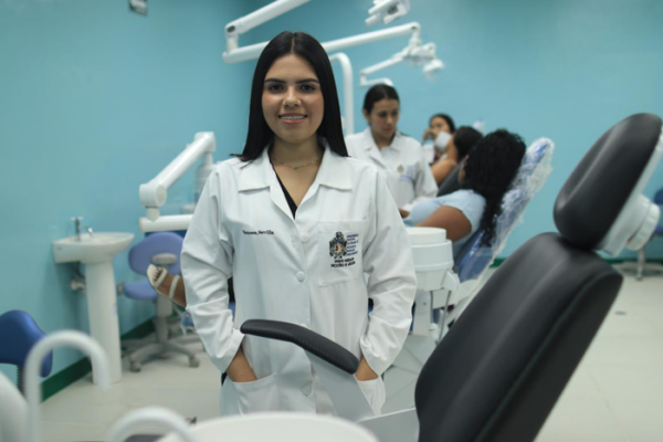 Universidad en el Campo forma optometristas y odontólogos en La Dalia