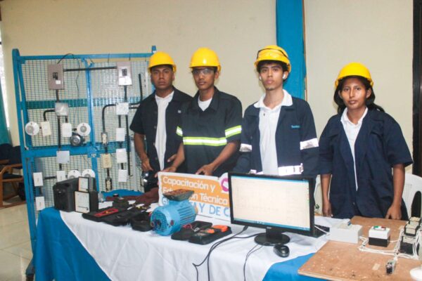 Educación técnica avanza con identidad, cultura y tecnología