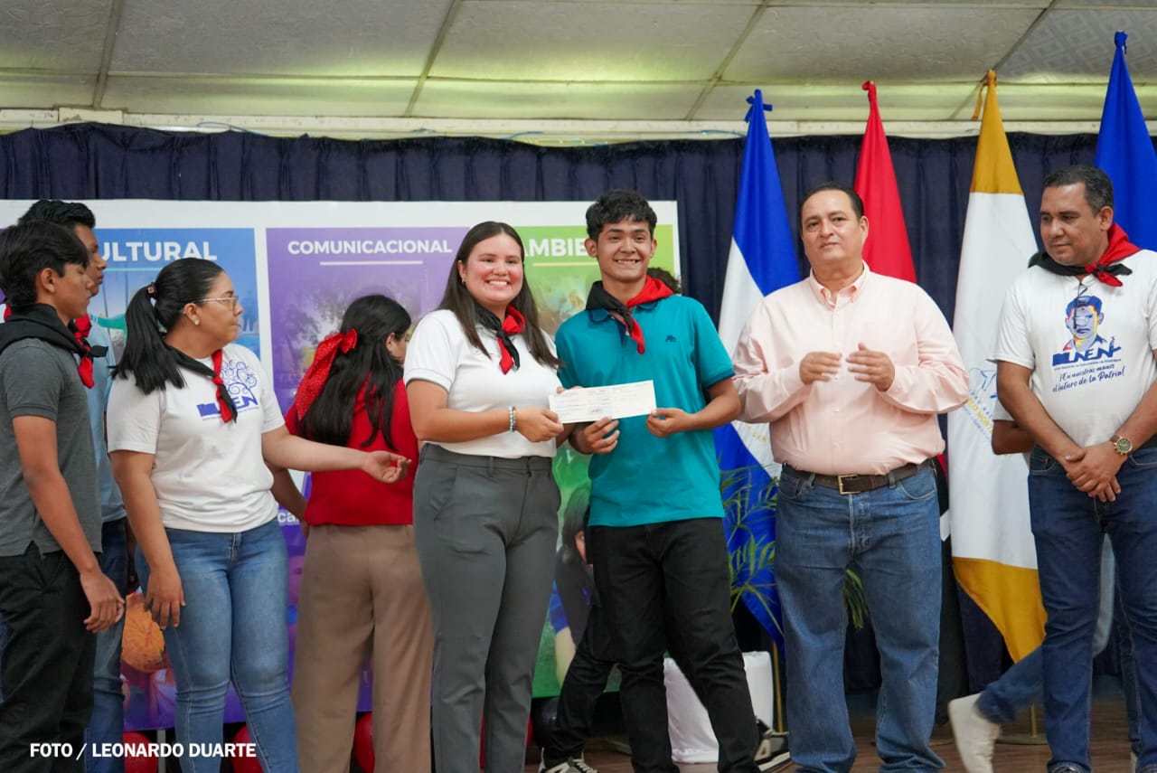 UNCSM realiza entrega de becas para el pueblo