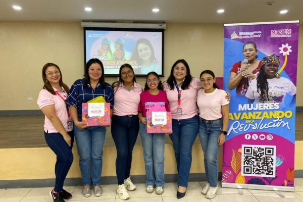 Mujeres destacan protagonismo en programas sociales que impulsan innovación y desarrollo integral