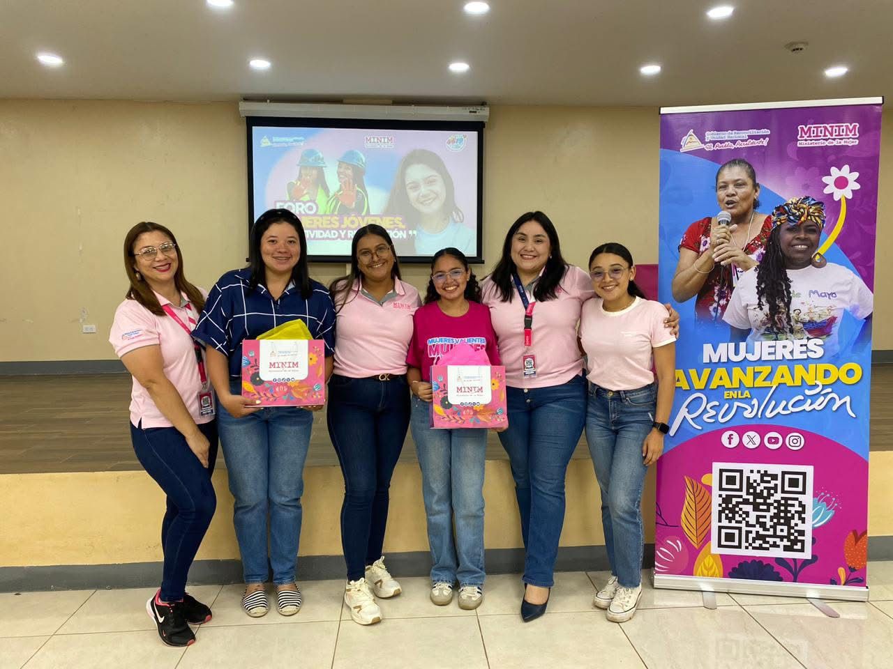 Mujeres destacan protagonismo en programas sociales que impulsan innovación y desarrollo integral