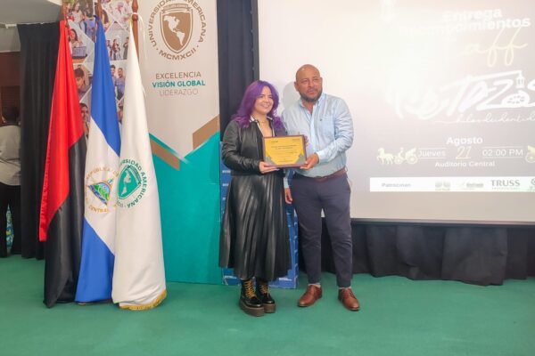 Reconocen esfuerzo y dedicación de jóvenes en plataforma Retazos