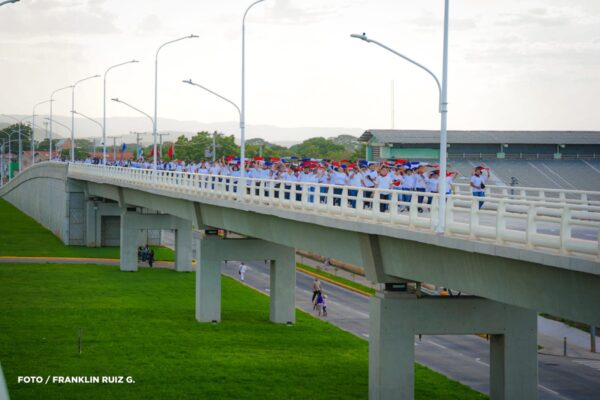 Juventud victoriosa entrega a familias nicaragüenses el paso a desnivel Comandante Julio Buitrago
