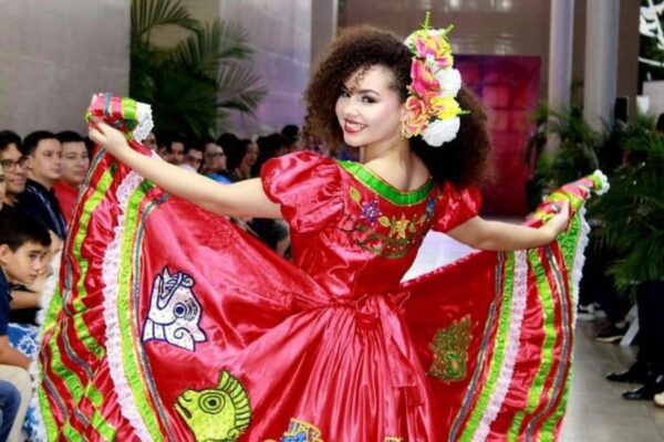 Huipil Amor Patrio 2025: Pasarela que desbordó identidad, creatividad y orgullo nicaragüense