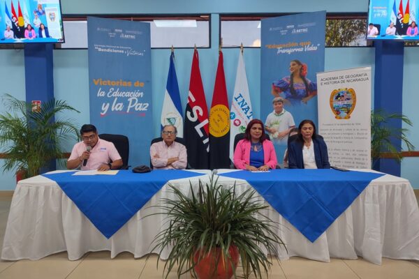 Encuentro académico fortalece la identidad nacional en el Mes de la Patria