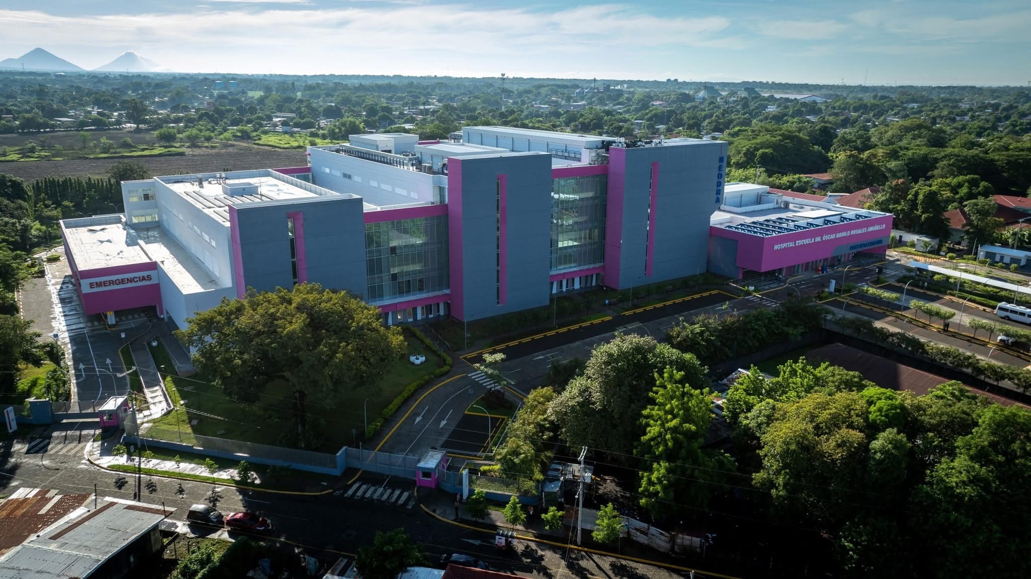 Con espíritu revolucionario, León recibe su nuevo hospital escuela