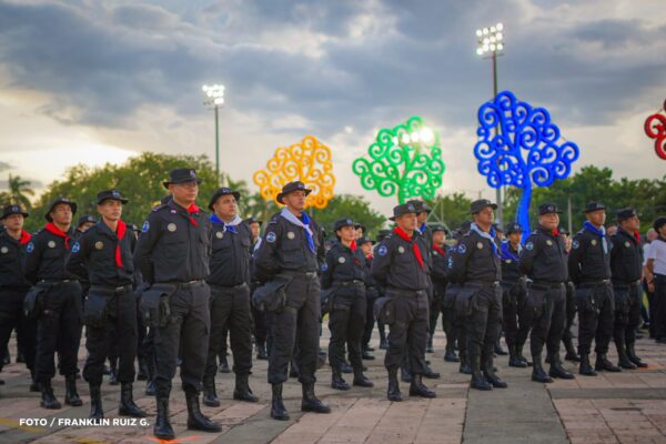 Copresidentes Daniel Ortega y Rosario Murillo presiden acto central del 46 aniversario de la Policía Nacional