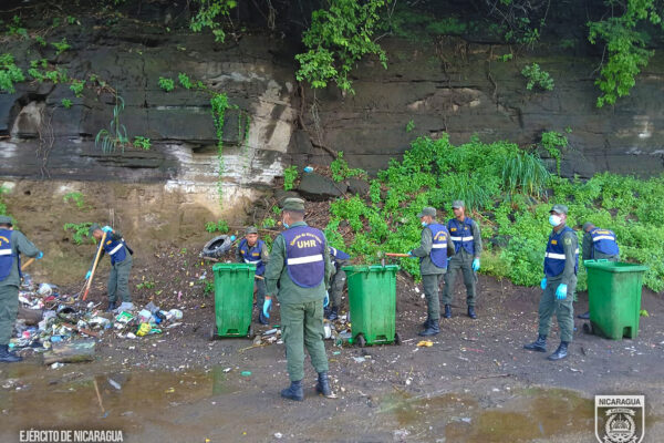 Ejército de Nicaragua reafirma su compromiso ambiental con jornada ecológica en la laguna de Tiscapa