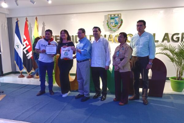 UNA reconoce la excelencia académica de más de 150 estudiantes destacados