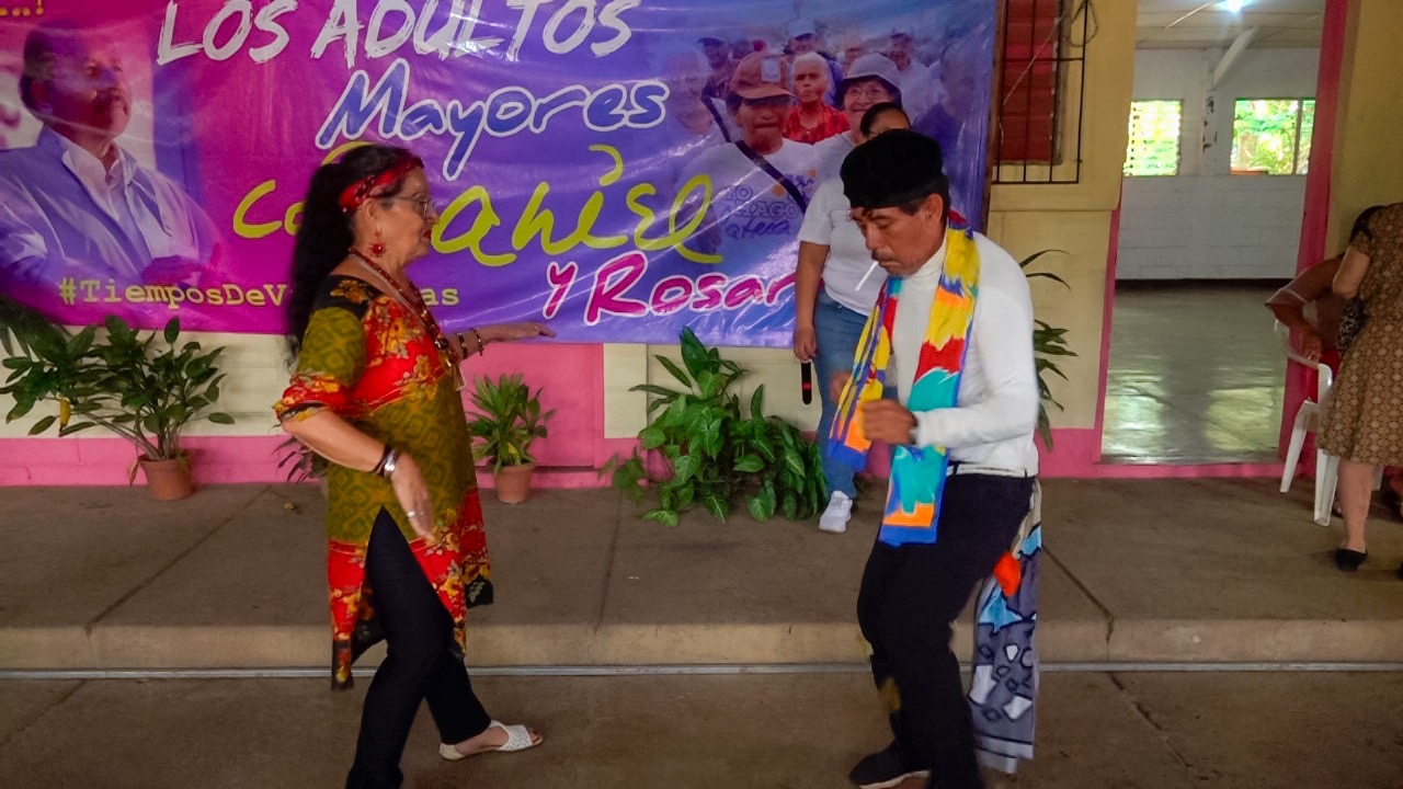Adultos Mayores celebran su Día Internacional con alegría y reconocimiento