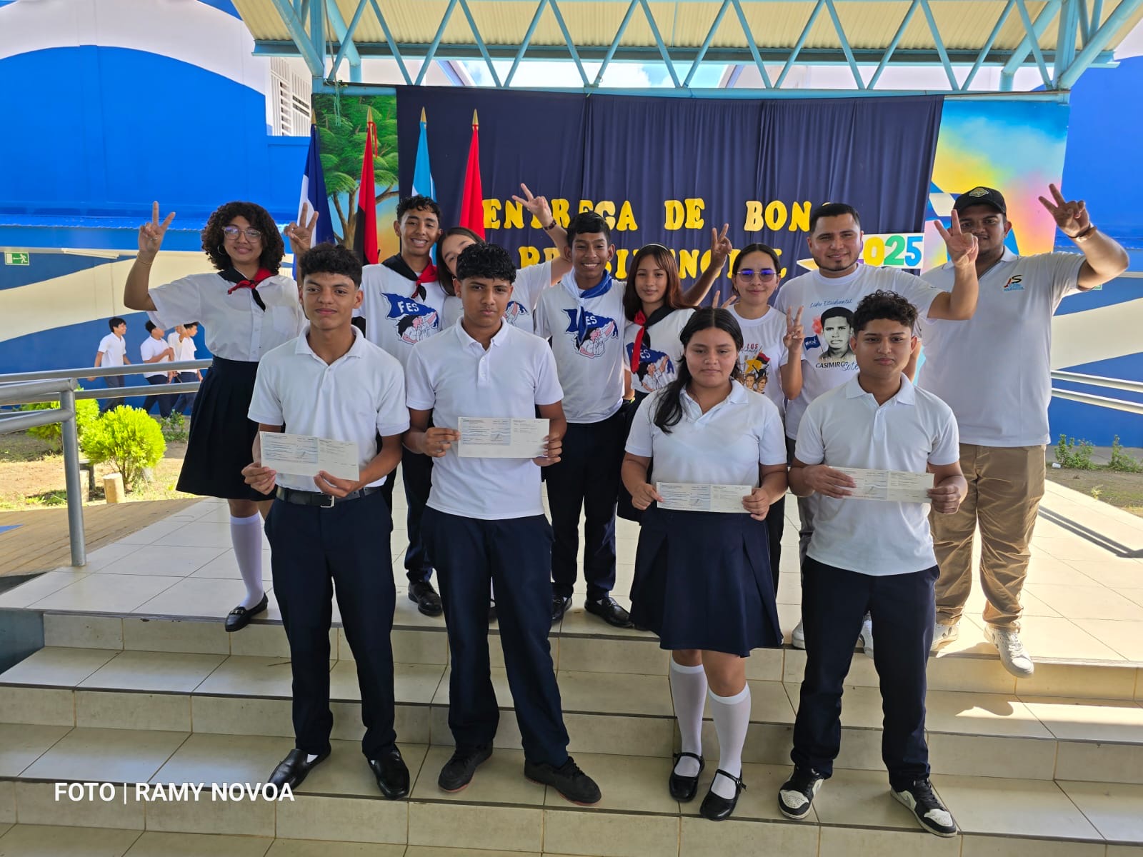 Bachilleres del Colegio Otto de la Rocha reciben Bono Presidencial 2025