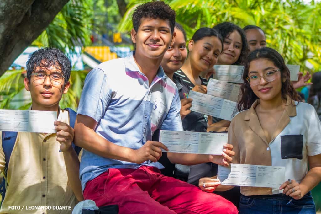 Más que un beneficio, un compromiso: Estudiantes de la UNAN-Managua reciben becas que impulsan su futuro
