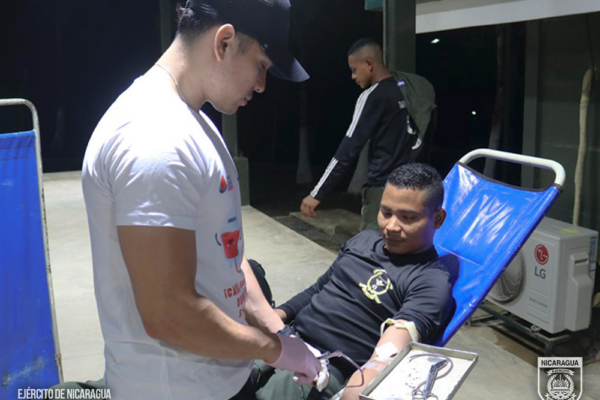 Integrantes del Batallón Ecológico “BOSAWAS” se suman a la donación de sangre