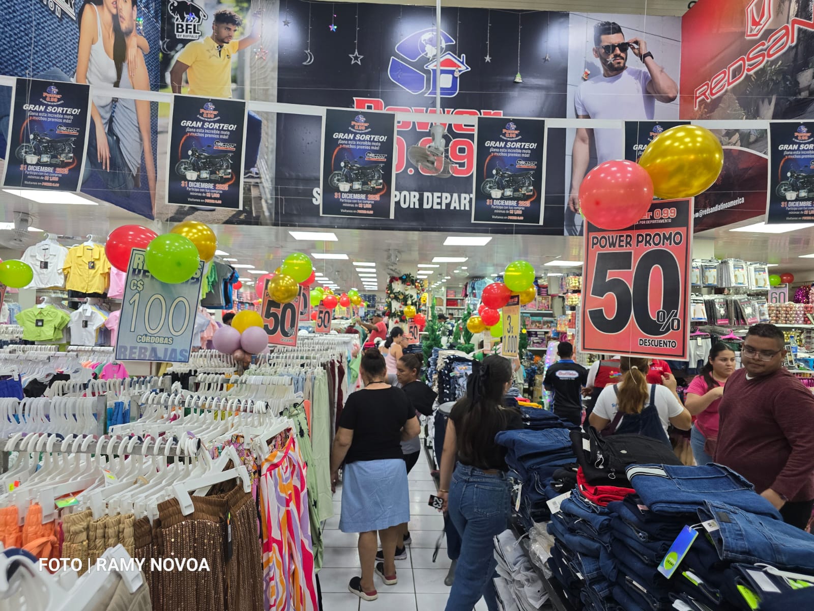 Comerciantes del Mercado Oriental invitan a aprovechar descuentos y promociones de fin de año