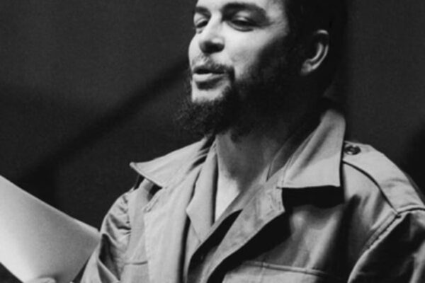 Esta gran humanidad ha dicho «¡Basta!» y ha echado a andar. Y su marcha, de gigantes, ya no se detendrá