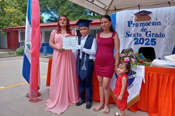 Colegio San Sebastián celebra promoción de sexto grado con más de cien estudiantes