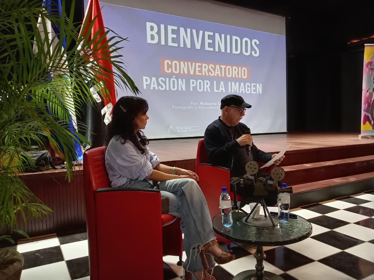 Cinemateca Nacional recibe al fotógrafo cubano Roberto Chile en un diálogo con comunicadores nicaragüenses