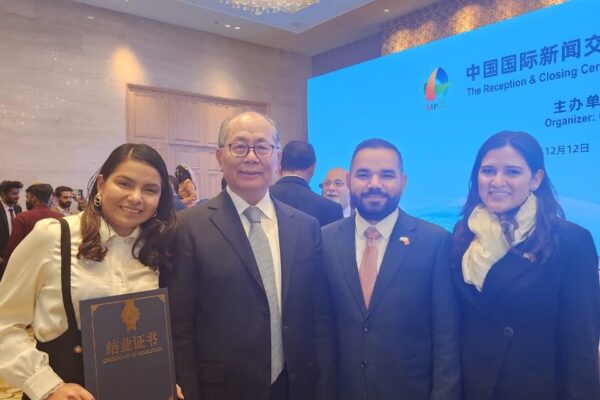 Comunicadora sandinista culmina con éxito la capacitación especializada en China