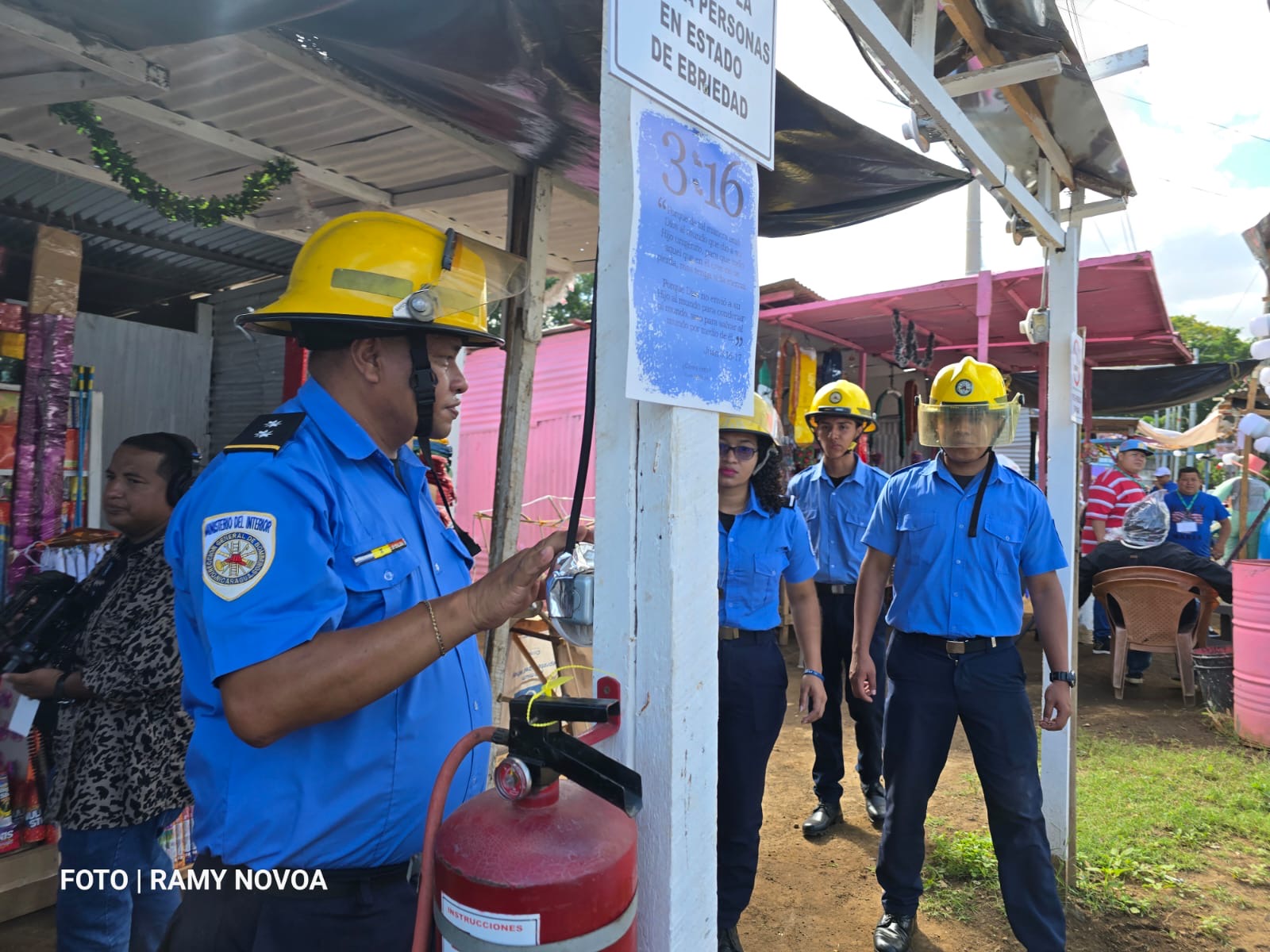 Bomberos inspeccionan venta de pólvora en Managua como parte del Plan Diciembre Seguro
