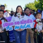 Juventud sandinista rinde homenaje a Leonel Rugama con entrega de rosas en su monumento